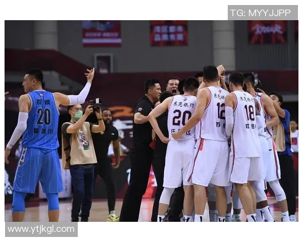 CBA激战辽宁队迎战东莞银行队精彩对决引发球迷热议